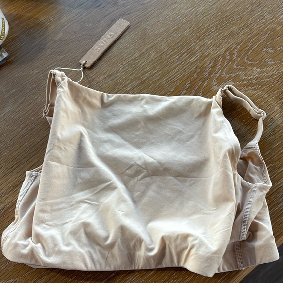 Skims Fits Everybody Back Smoother Bralette in the color sand M - Picture 1 of 3
